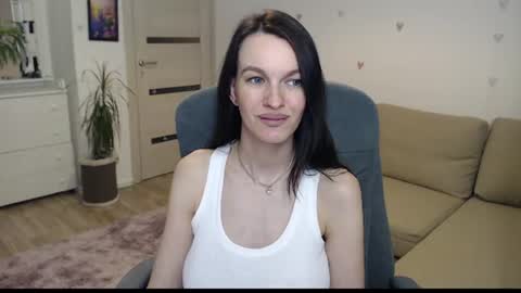 lilliyves online show from July 8, 2026, 8:35 pm