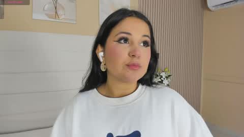 Snapshot of lilly_2809_ chatting on May 17, 2026, 3:59 am Lizeth follow me in my igimlilycute 3 online show from May 17, 2026, 3:59 am