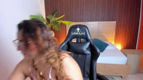 Snapshot of lilly_ass chatting on February 24, 2025, 3:09 pm L I L L Y online show from February 24, 2025, 3:09 pm