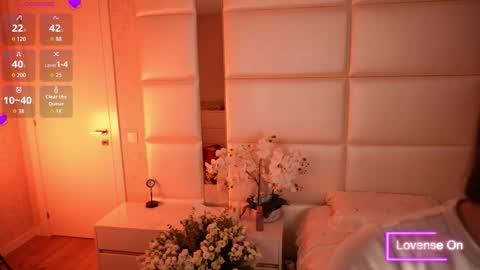 Lilly Colins online show from October 10, 2025, 6:18 pm