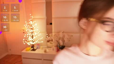 Lilly Colins online show from March 2, 2026, 7:43 pm