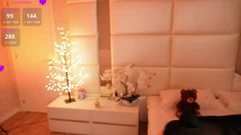 Snapshot of lilly_colins chatting on May 15, 2026, 7:54 pm Lilly Colins online show from May 15, 2026, 7:54 pm
