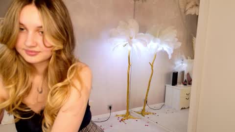 Snapshot of lilly_eyes chatting on March 28, 2026, 1:00 pm Lilly online show from March 28, 2026, 1:00 pm