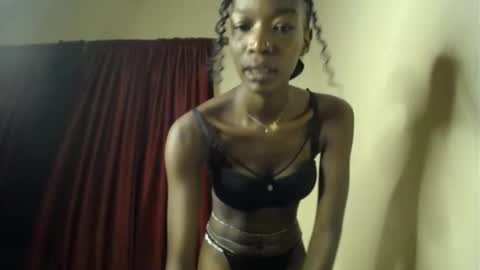 Snapshot of lilly_freak chatting on February 5, 2026, 5:06 pm Des online show from February 5, 2026, 5:06 pm