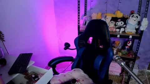 Lilly  online show from December 14, 2025, 3:56 am