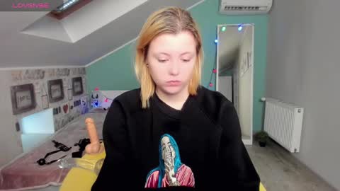 Lilly Depp online show from December 13, 2024, 1:44 pm