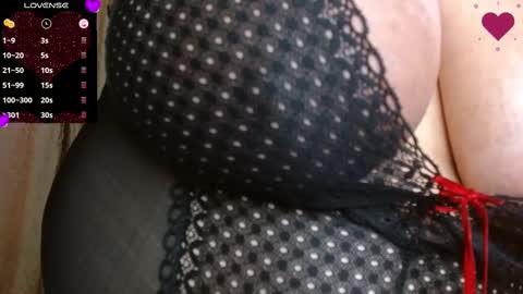Snapshot of lillytitsxxx chatting on September 17, 2025, 8:10 pm Lilly online show from September 17, 2025, 8:10 pm