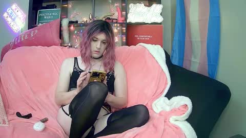 Snapshot of lillyvtrap chatting on October 29, 2025, 9:16 pm lillyVonT online show from October 29, 2025, 9:16 pm