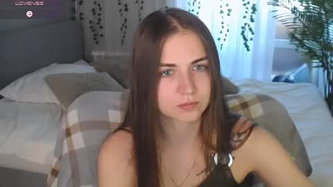 Snapshot of lilu__moon chatting on June 5, 2026, 5:47 am lilu__moon online show from June 5, 2026, 5:47 am