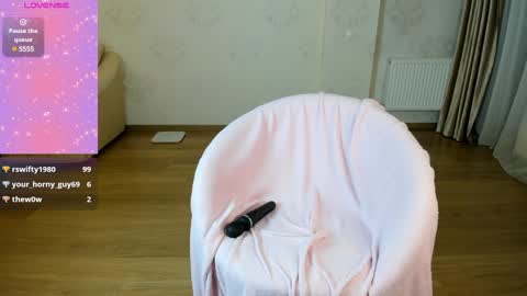 LILY online show from December 5, 2024, 4:23 pm