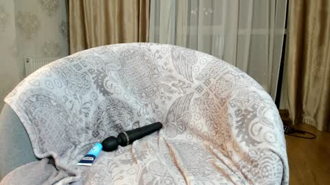 LILY online show from December 8, 2024, 3:02 pm