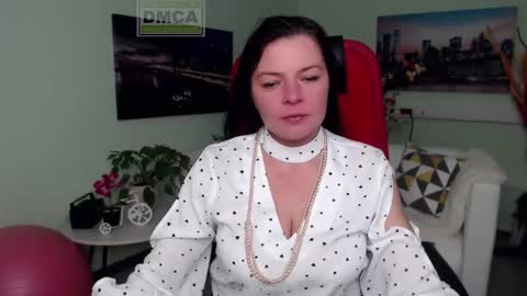 Lily online show from November 24, 2025, 5:07 am