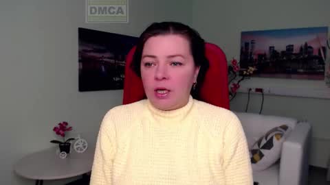 Lily online show from December 1, 2025, 5:01 am