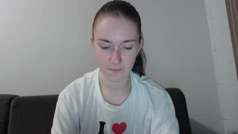 lily_love_x online show from November 25, 2025, 4:34 am