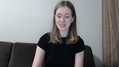 Snapshot of lily_love_x chatting on July 22, 2026, 4:37 am lily_love_x online show from July 22, 2026, 4:37 am