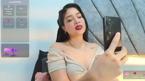 Snapshot of lily_meghan chatting on June 4, 2026, 8:15 pm LILY MEGHAN online show from June 4, 2026, 8:15 pm
