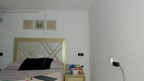 lily_noir_ online show from April 2, 2026, 1:53 pm