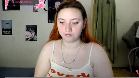 Snapshot of lily_shamy chatting on January 1, 2025, 5:33 pm Alice online show from January 1, 2025, 5:33 pm