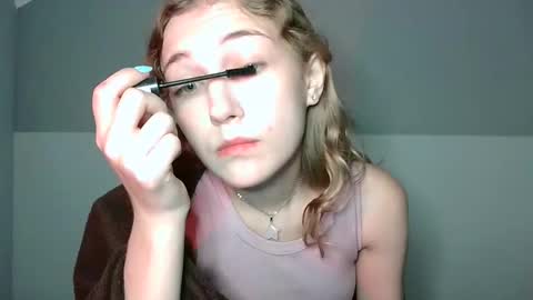 Snapshot of lily_tayberry chatting on September 11, 2025, 3:23 pm small lily online show from September 11, 2025, 3:23 pm