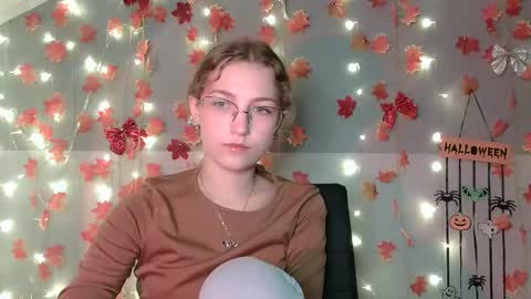 Snapshot of lily_tayberry chatting on October 9, 2025, 12:03 pm small lily online show from October 9, 2025, 12:03 pm