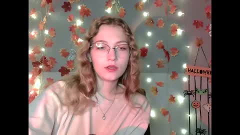 Snapshot of lily_tayberry chatting on October 16, 2025, 6:25 am small lily online show from October 16, 2025, 6:25 am