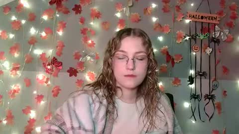 Snapshot of lily_tayberry chatting on October 23, 2025, 5:12 pm small lily online show from October 23, 2025, 5:12 pm