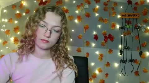 Snapshot of lily_tayberry chatting on October 30, 2025, 6:52 pm small lily online show from October 30, 2025, 6:52 pm