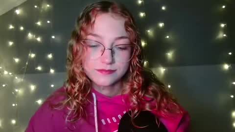 Snapshot of lily_tayberry chatting on November 4, 2025, 6:18 pm small lily online show from November 4, 2025, 6:18 pm