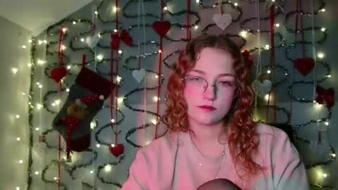Snapshot of lily_tayberry chatting on November 20, 2025, 6:40 pm small lily online show from November 20, 2025, 6:40 pm