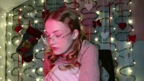 Snapshot of lily_tayberry chatting on November 24, 2025, 6:18 pm small lily online show from November 24, 2025, 6:18 pm