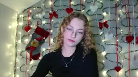 Snapshot of lily_tayberry chatting on November 25, 2025, 6:19 pm small lily online show from November 25, 2025, 6:19 pm