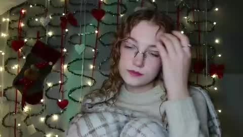 Snapshot of lily_tayberry chatting on November 26, 2025, 6:09 pm small lily online show from November 26, 2025, 6:09 pm