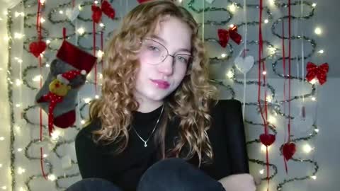 Snapshot of lily_tayberry chatting on November 27, 2025, 6:10 pm small lily online show from November 27, 2025, 6:10 pm