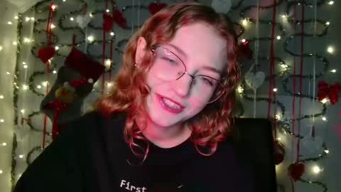 Snapshot of lily_tayberry chatting on December 1, 2025, 6:13 pm small lily online show from December 1, 2025, 6:13 pm