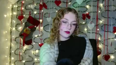 Snapshot of lily_tayberry chatting on December 2, 2025, 6:25 pm small lily online show from December 2, 2025, 6:25 pm