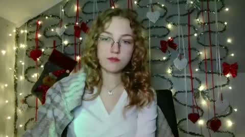 Snapshot of lily_tayberry chatting on December 5, 2025, 6:15 pm small lily online show from December 5, 2025, 6:15 pm