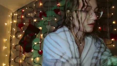 Snapshot of lily_tayberry chatting on December 14, 2025, 11:04 am small lily online show from December 14, 2025, 11:04 am