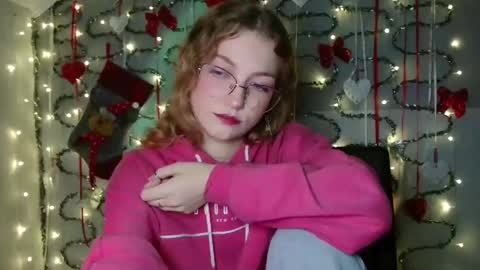 Snapshot of lily_tayberry chatting on December 16, 2025, 6:13 pm small lily online show from December 16, 2025, 6:13 pm
