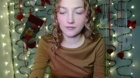 Snapshot of lily_tayberry chatting on December 17, 2025, 6:14 pm small lily online show from December 17, 2025, 6:14 pm