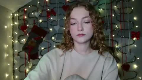 Snapshot of lily_tayberry chatting on December 19, 2025, 6:26 pm small lily online show from December 19, 2025, 6:26 pm