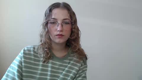 Snapshot of lily_tayberry chatting on March 1, 2026, 7:10 am small lily online show from March 1, 2026, 7:10 am