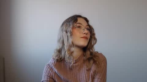 small lily online show from March 5, 2026, 1:18 pm