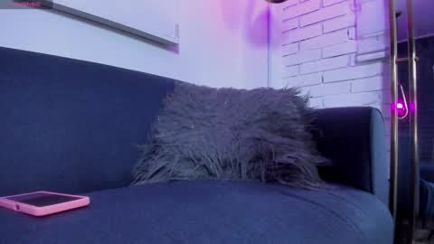 lily_waist online show from February 3, 2025, 2:13 pm