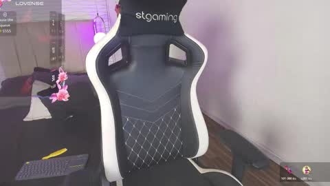 lily_waist online show from November 10, 2025, 11:09 am