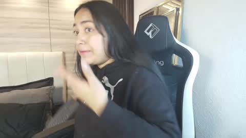 Snapshot of lily_waist chatting on February 12, 2026, 11:27 am lily_waist online show from February 12, 2026, 11:27 am