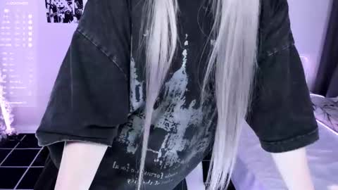 Lily online show from October 23, 2025, 4:01 am