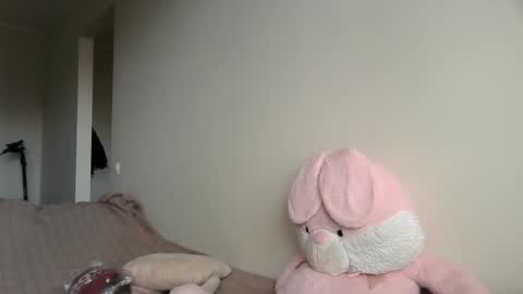 lilycandy_ online show from November 4, 2025, 10:14 am