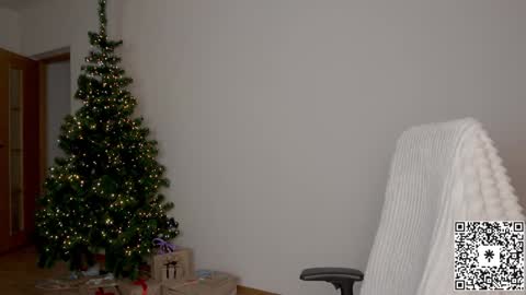 Snapshot of lilyewing_ chatting on December 27, 2024, 2:43 pm Lily   online show from December 27, 2024, 2:43 pm