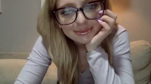 LilyMae online show from December 9, 2024, 7:18 pm