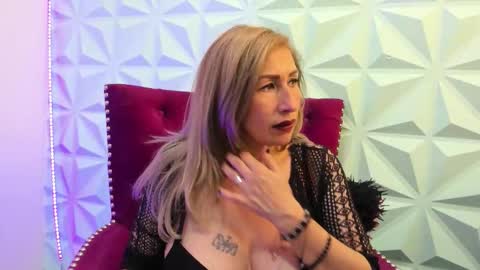 Lily Queen online show from September 26, 2025, 6:01 pm